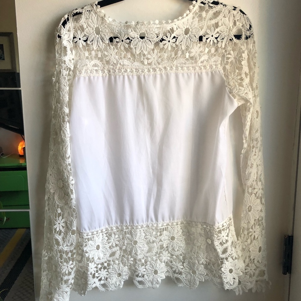 𝅺White Long Sleeve Lace Top